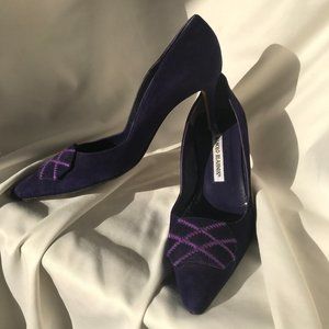 MANOLO BLAHNIK purple suede pointed toe